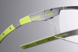 Nahaufnahme der uvex i-3 add Korrektionsschutzbrille für unterstützendes und sicheres Sehen