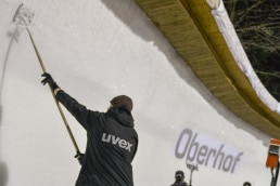 uvex Schutzkleidung im Einsatz bei Arbeiten an der Rodelbahn in Oberhof