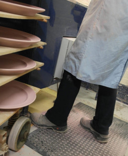 Heckel Sicherheitsschuhe für optimalen Fußschutz bei der Arbeit in der Denby Pottery