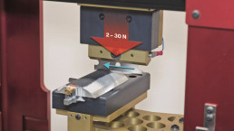 Abb. 2.2: Schnittschutztest nach ISO 13997