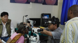 Augenoptische Untersuchung in Nepal