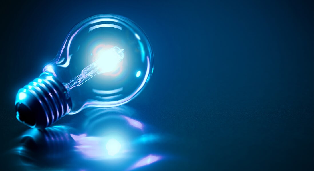 Die Gefahren von blauem Licht  und wie Schutzbrillen helfen