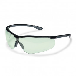 Sportliche uvex sportstyle Schutzbrille mit grün getönten Gläsern und schwarzen Bügeln