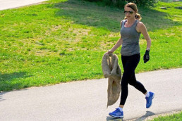 Plogging – Joggen und dabei Müll aufsammeln mit uvex Schutzhandschuhen