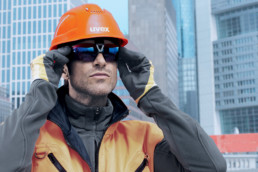 Exemple de la compatibilité entre lunettes et casques de chantier
