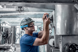 Schutzbrille für die Industrie von uvex