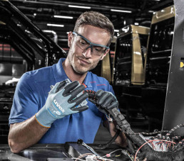 Feinfühlige und hautverträgliche uvex Schutzhandschuhe mit Schnittschutz