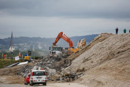 Arbeit auf der Baustelle im Sommer bei hohen Temperaturen